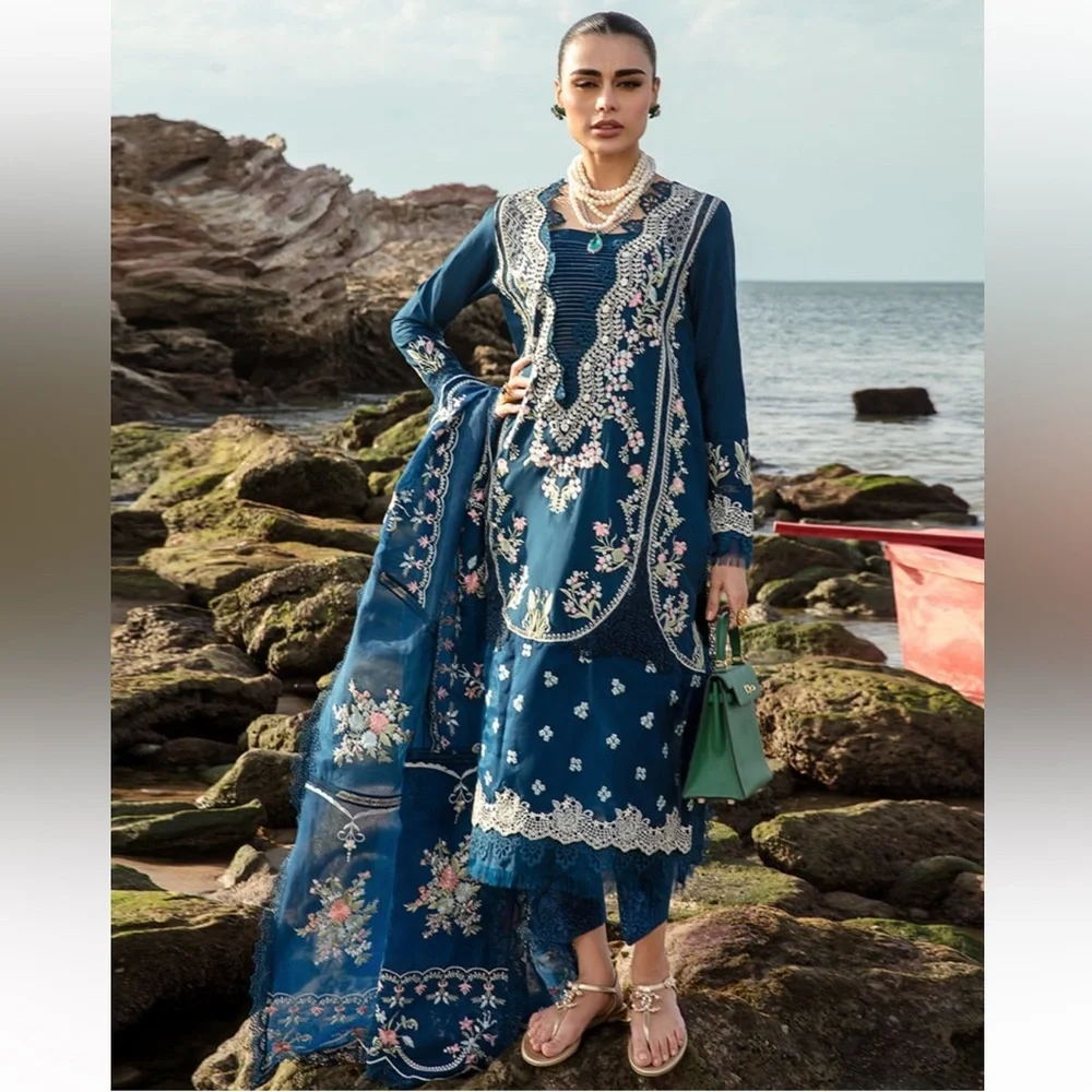 Embroidered Teal Blue Dress with Dupatta brand Saira Shakira India Pakistani - Picture 3 of 17
